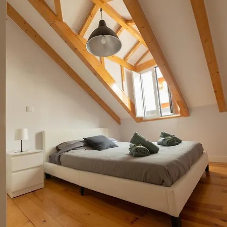 Golden Place - Cacilhas * Almada